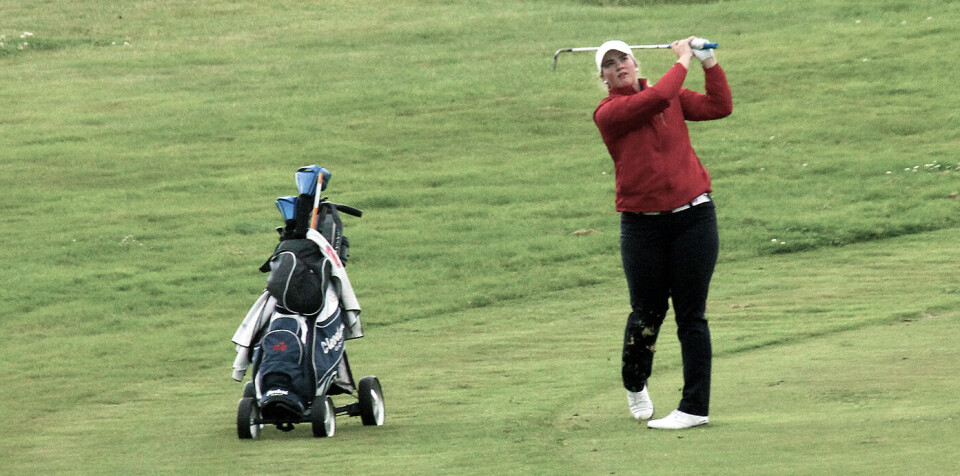 Birdiemaskinen Karoline Stormo knuser banen - og feltet - i junior-NM