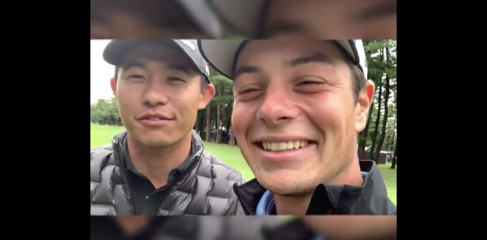 Se Hovland og Morikawa underholde barna i Japan