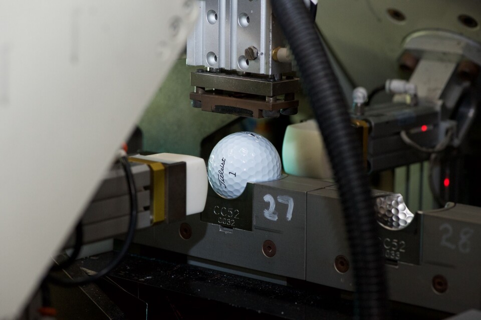 – Ikke sløs bort slag på å bruke en dårlig golfball