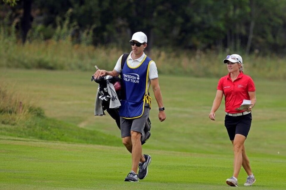 Team Norway-damene får hjelp av caddie til majorvinner