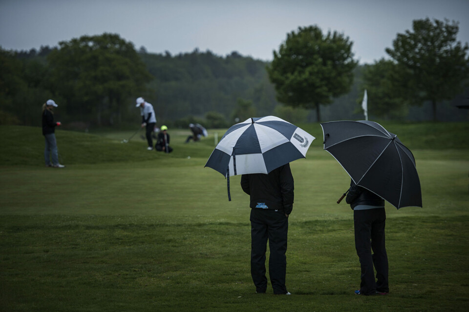 Praktiske tips før golfrunden i regnet