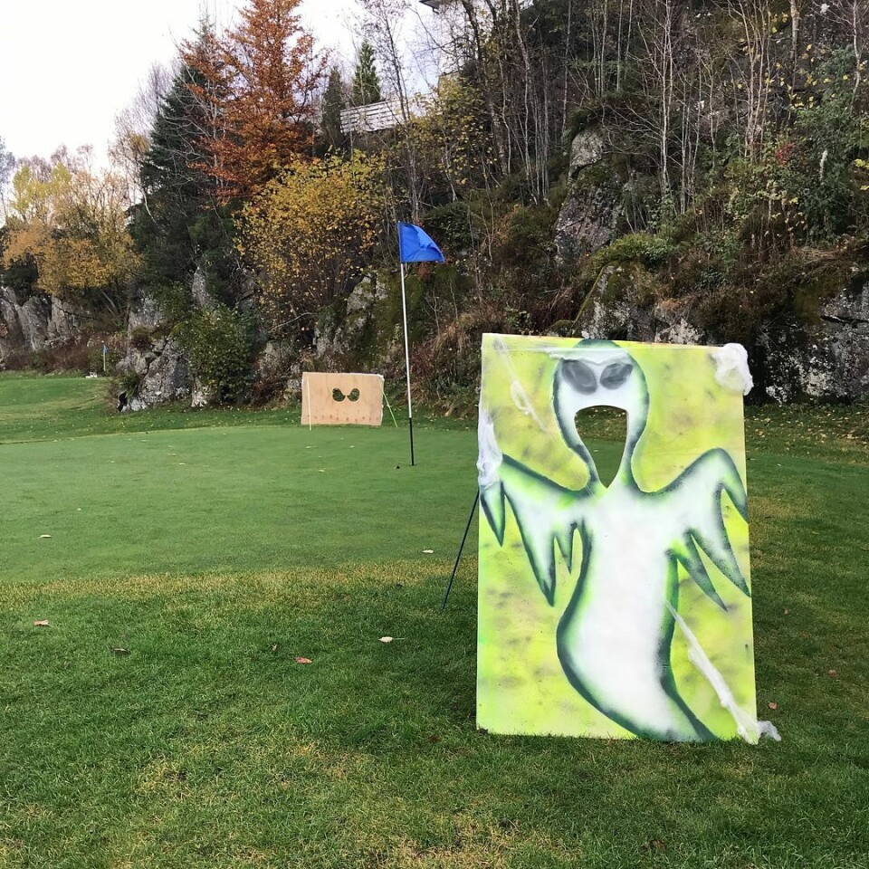 Halloween-fest for barna på Sotra: – Jeg nominerer dette til årets coachprestasjon i Golf-Norge!