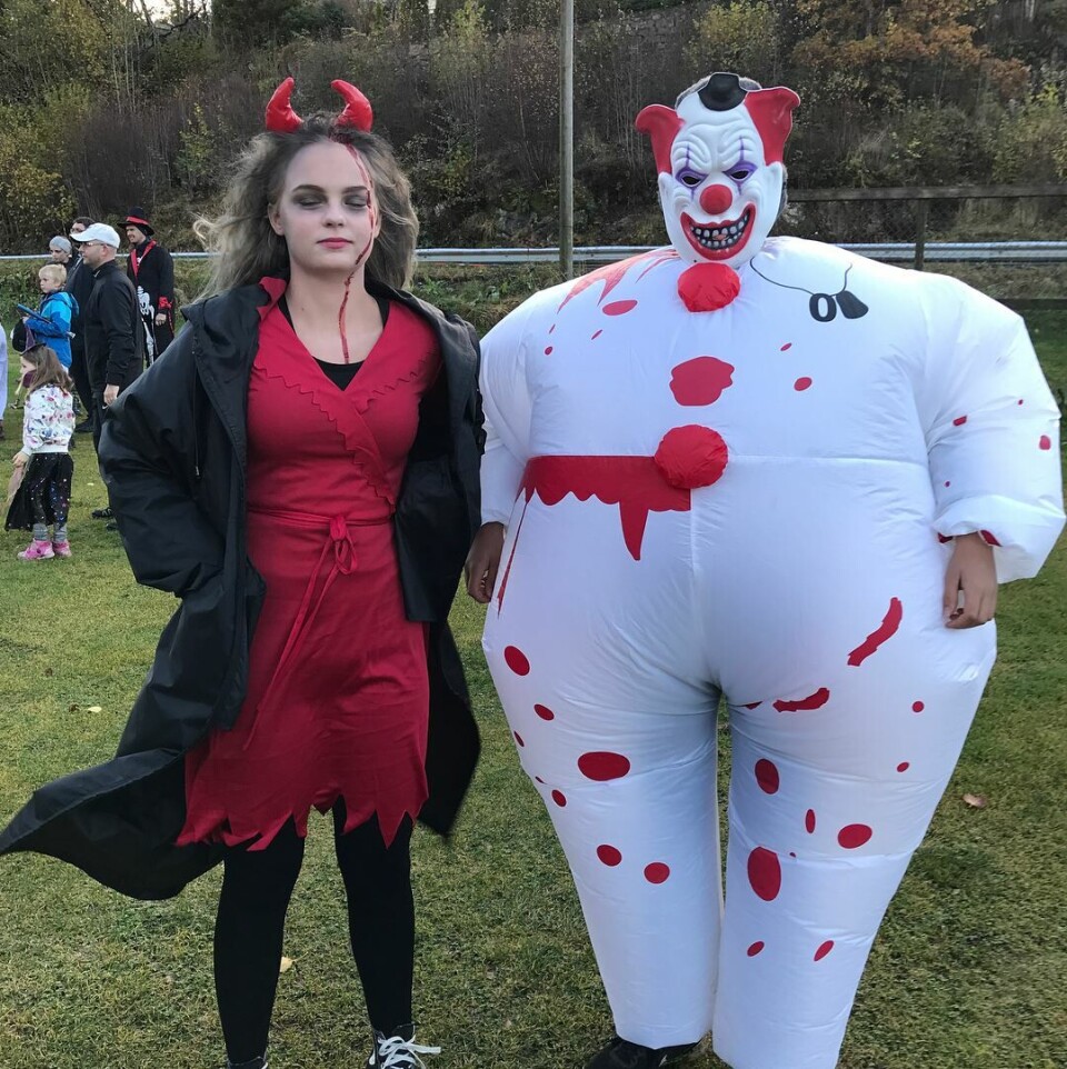 Halloween-fest for barna på Sotra: – Jeg nominerer dette til årets coachprestasjon i Golf-Norge!