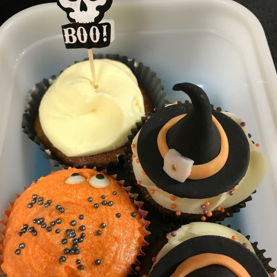 Halloween-fest for barna på Sotra: – Jeg nominerer dette til årets coachprestasjon i Golf-Norge!