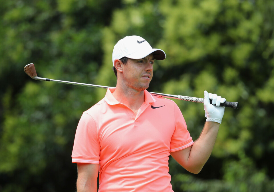 McIlroy har fått ribbeinsbrudd