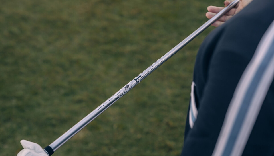 Med et ultralett skaft skal du enkelt få fart og høyde på ballen. Titleist TSR1
