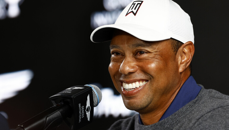 Det var en smilende de Tiger Woods som møtte pressen i California tirsdag.