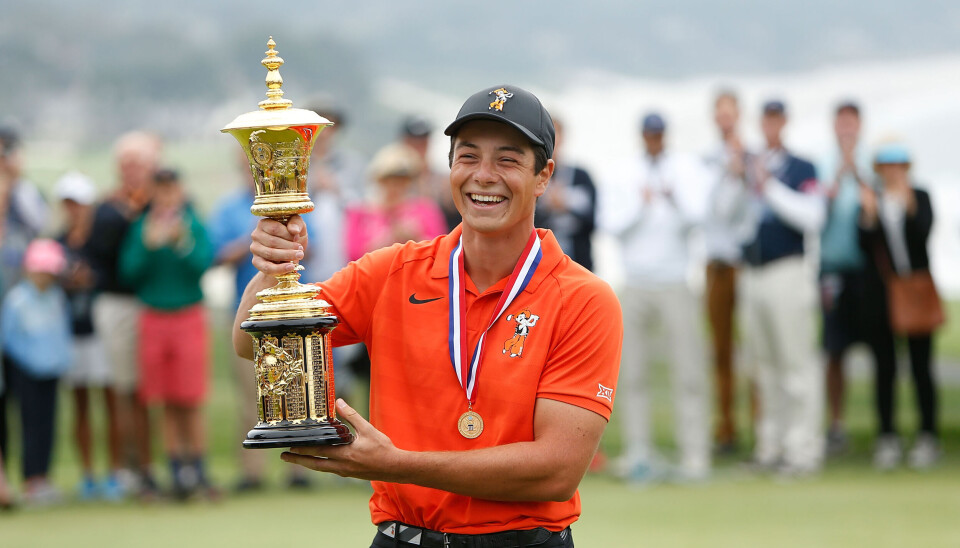 Viktor Hovland er det beste norske eksempelet på hvordan man kan utvikle seg som golfspiller på amerikanske college. Her etter seieren i U.S. Amateur på Pebble Beach som student på Oklahoma State. Viktor Hovland er det beste norske eksempelet på hvordan man kan utvikle seg som golfspiller på amerikanske college. Her etter seieren i U.S. Amateur på Pebble Beach som student på Oklahoma State.