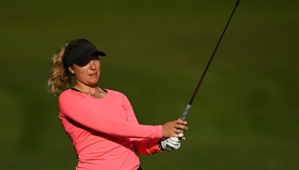 Sammen med Renate Grimstad er Madelene Stavnar best av de norske på 19.-plass før siste runde.