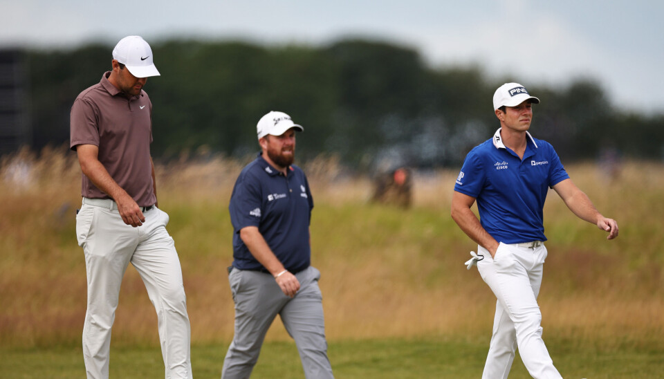 Viktor Hovland fikk litt å tenke på under torsdagens åpningsrunde, i ball med Scottie Scheffler og Shane Lowry.