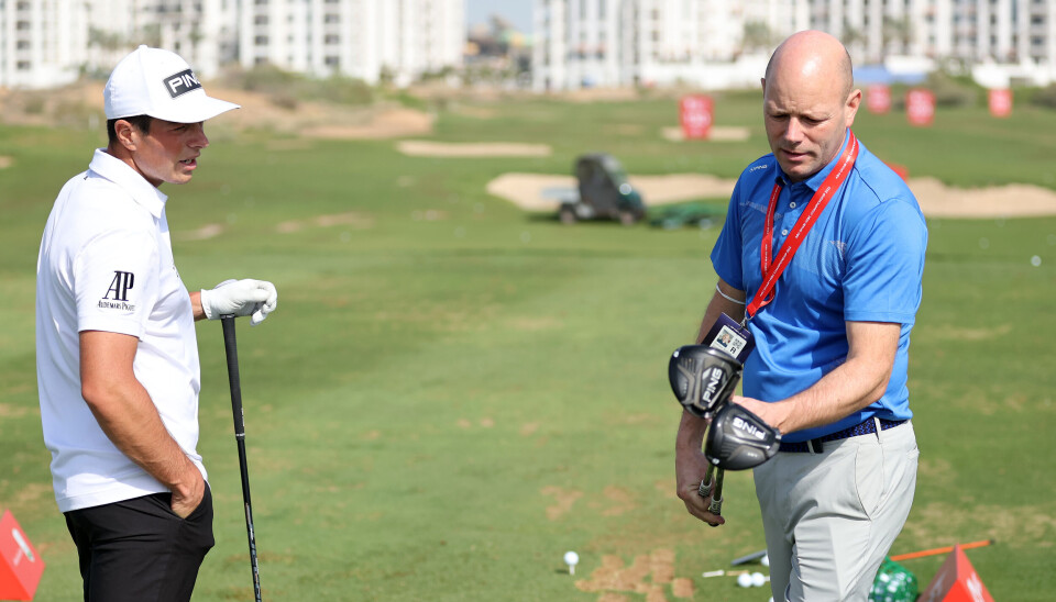 Viktor Hovland er naturligvis opptatt av de små detaljene som kan utgjøre en forskjell. Her er han i dialog med Dominic Griffiths i Dubai i fjor. Viktor Hovland er naturligvis opptatt av de små detaljene som kan utgjøre en forskjell. Her er han i dialog med Dominic Griffiths i Dubai i fjor.
