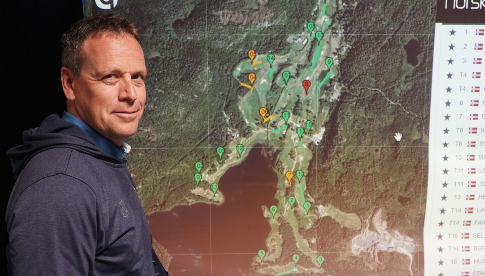 Inne i sekretariatet kan Thomas Vesteraas til enhver tid se hvor alle gruppene er på banen. De gule pilene viser hvem som er i ferd med å glippe på tida. Og de røde må dyttes på. Inne i sekretariatet kan Thomas Vesteraas til enhver tid se hvor alle gruppene er på banen. De gule pilene viser hvem som er i ferd med å glippe på tida. Og de røde må dyttes på.