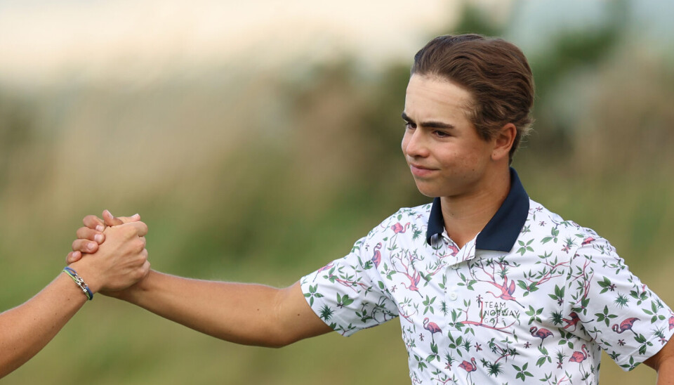 Oscar Bach ledet med fire slag på vinneren før søndagens runde, men måtte til slutt seg seg slått etter to skjebnesvangre hull.