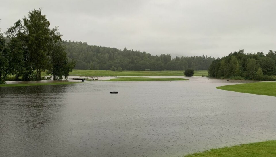 Vannhinderne hadde blitt litt flere på Haga Golfklubb natt til søndag. Vannhinderne hadde blitt litt flere på Haga Golfklubb natt til søndag.