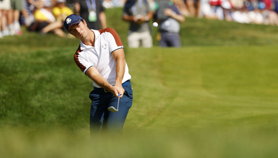 Viktor Hovland i aksjon under fourball-matchen lørdag ettermiddag. Søndag venter Collin Morikawa i singelmatch for nordmannen.