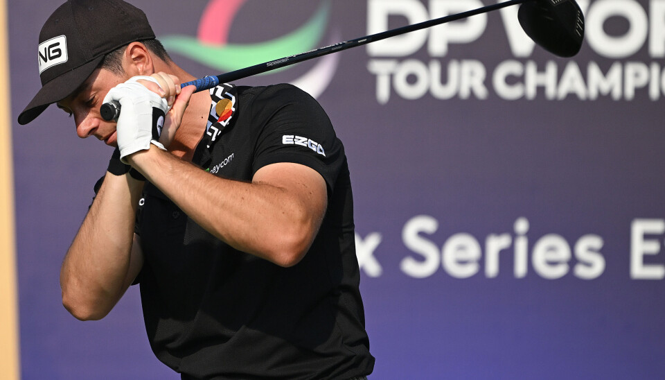 Viktor Hovland kjempet om seier til siste hull, men flere dårlige birdieputter og et vått innspill gjorde jobben vanskelig. Viktor Hovland kjempet om seier til siste hull, men flere dårlige birdieputter og et vått innspill gjorde jobben vanskelig.