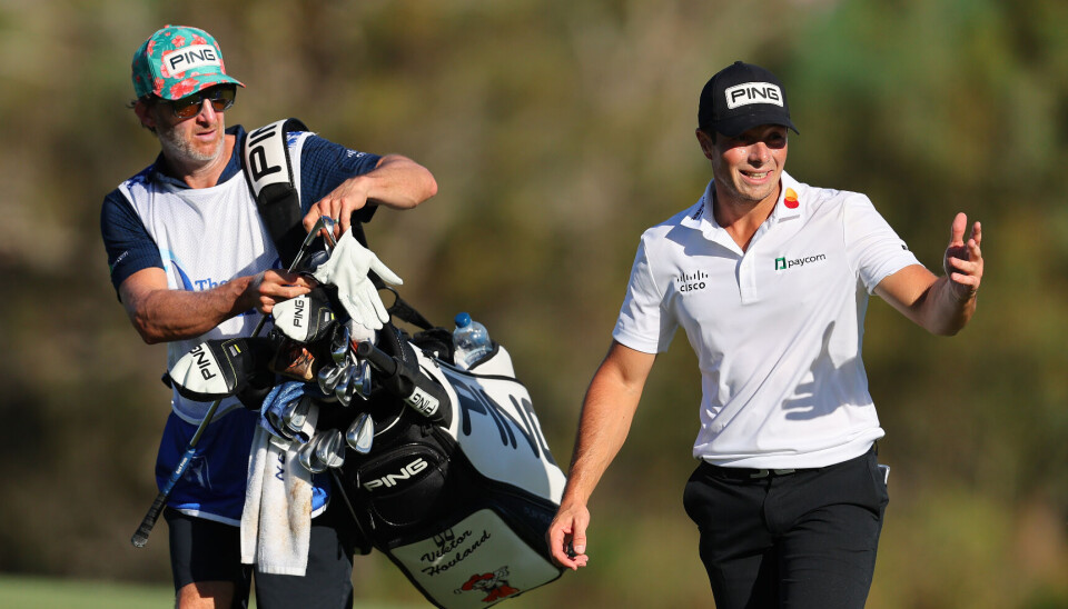 Viktor Hovland og caddie Shay Knight fikk en helt grei start på årets sesong, men det holdt ikke til en topplassering på Hawaii.