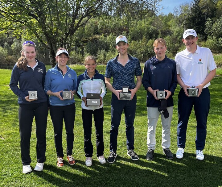 Pallplasseringene i begge klassene.