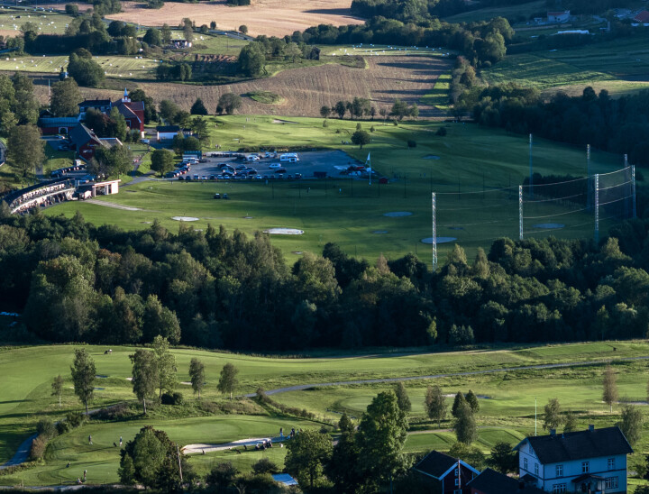 Haga GK (forgrunnen) og Toppgolf (i midten) har inngått en leieavtale som også involverer Nordhaug GK (i bakgrunnen).