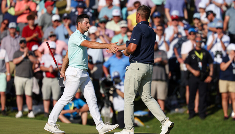 En skuffet Viktor Hovland takker amerikanske Bryson DeChambeau for en spektakulær runde med golf.
