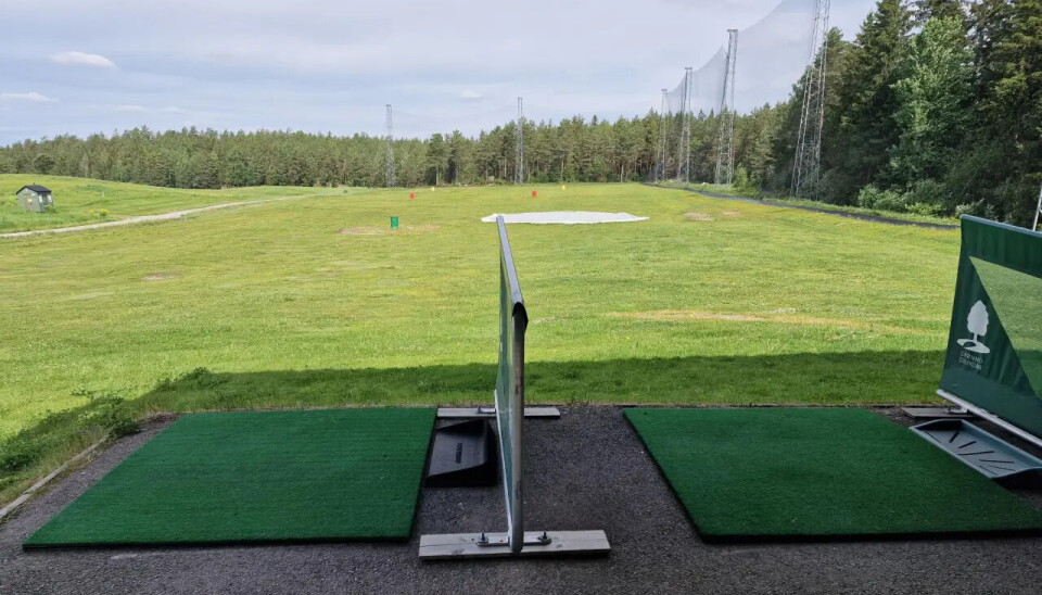 Det tok litt tid før golfmattene var på plass på Grønmo Golfklubb, men nå er de det