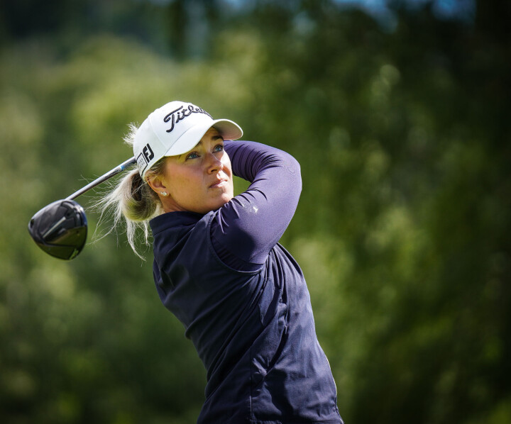 Med blikket rettet fremover blir nok Renate Hjelle Grimstad å se på en golfbane i fremtiden. Bare ikke som proff. Renate Hjelle Grimstad