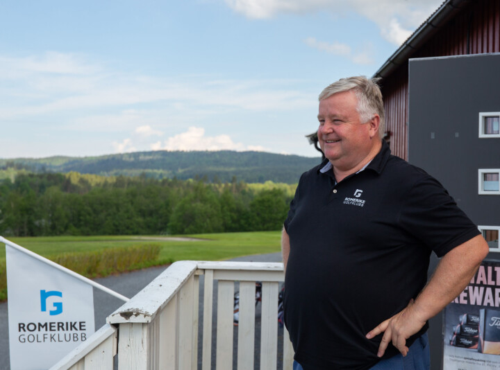 Daglig leder, Tore Hübenthal, ser stolt utover anlegget sitt.