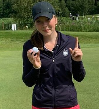 Ella Ingebretsen med hole-in-one på hull 10.