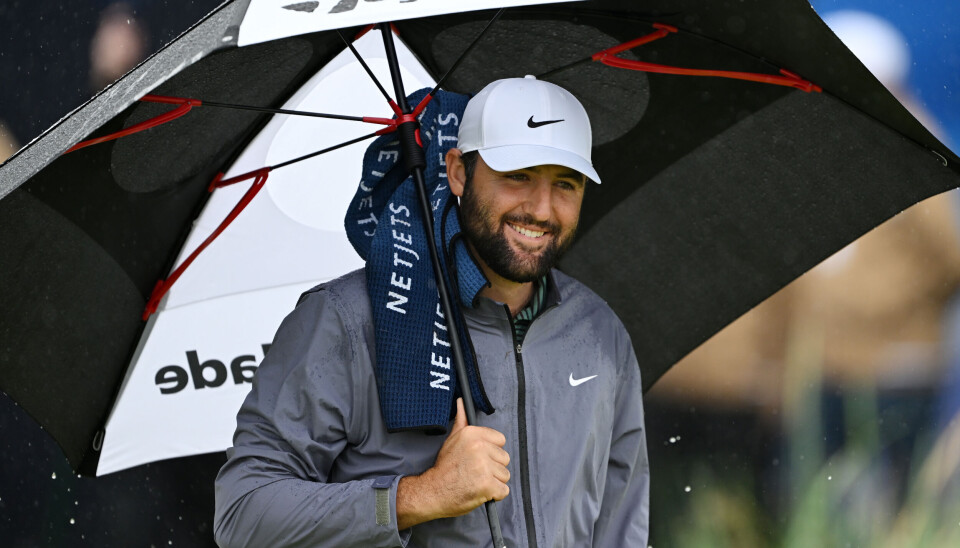 Scottie Scheffler smilte da det sto på som verst på Royal Troon lørdag.