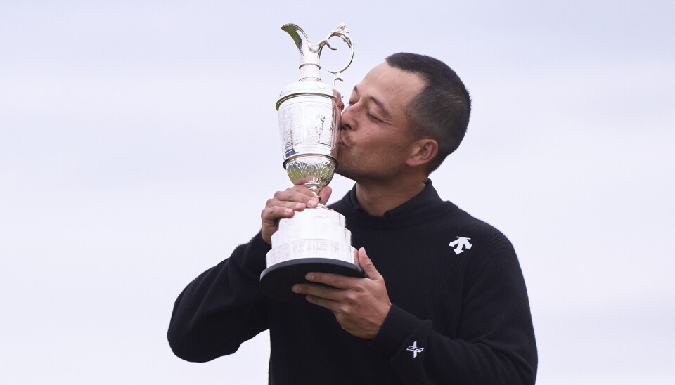 Xander Schauffele kyser The Claret Jug som vinner av den 152. utgaven av The Open Championship.