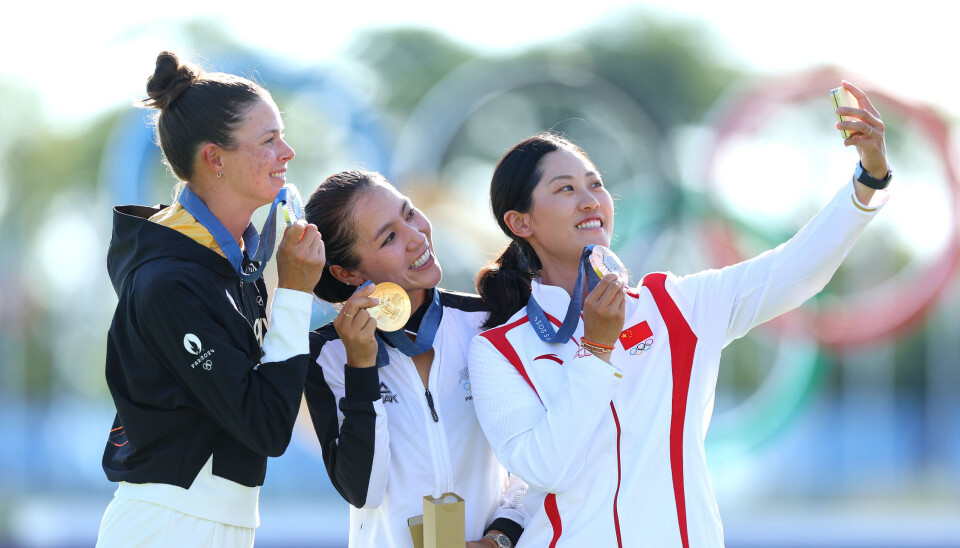Tid for en selfie! Lydia Ko (midten) flankert av sølvvinner Esther Henseleit (t.v) og Xiyu Lin som tok bronsen.