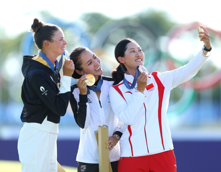 Det samme gjør Lydia Ko, Esther Henseleit, Janet Xiyu Lin som tok medaljene i kvinnekonkurransen i fjor.