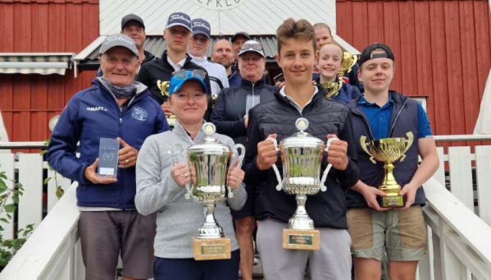 Dame-vinneren Bente Valøy Lindstad og herre-vinneren Oliver Nymoen Stub i front