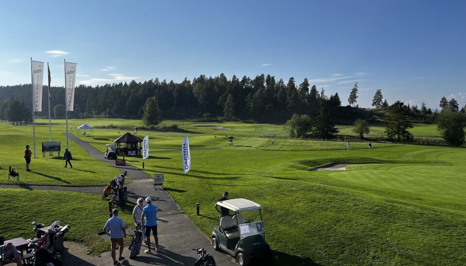 Etter tre timer forsinkelse, slapp endelig golferne av gårde.