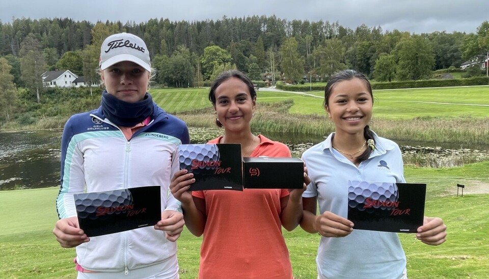 Kayla Raastad (i midten), Anne Witte-Skjelbred (t.v.) og Fiona Wahlund.
