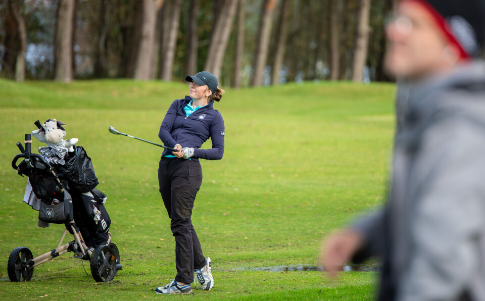 Ella Ingebretsen i aksjon på en våt bane i Stavanger.