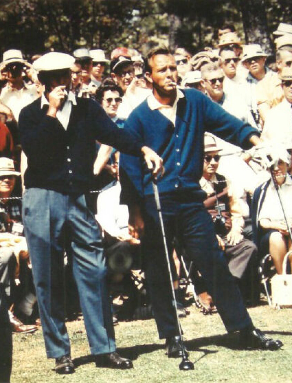 Ben Hogan (t.v.) og Arnold Palmer med sneipen i munnviken på Augusta i 1966.