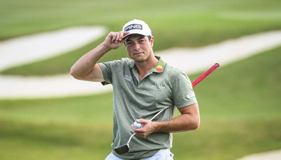 Det er en grunn til at man ikke har sett Viktor Hovland i turnering siden august. En skade holder han utenfor.