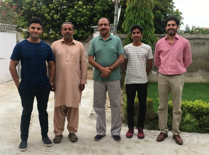 Aqeel vokste opp i en ressurssterk familie i Kharian. Fra bydelen som kalles Little Norway kommer de fleste pakistanere til Norge.