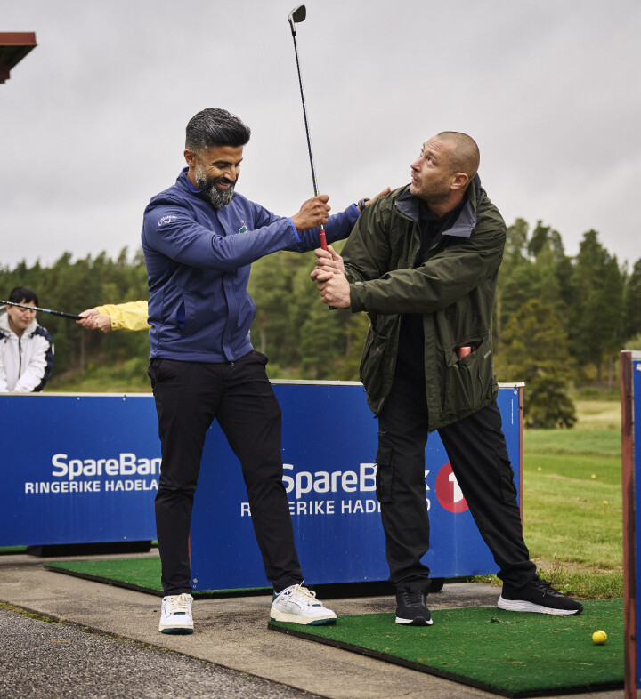Som PGA Coach, utdannet gjennom den frivillige trenerløypa, har Aqeel fått betalt jobb som golftrener på Tyrifjord. – Men mye handler fortsatt om frivillighet, forklarer han.