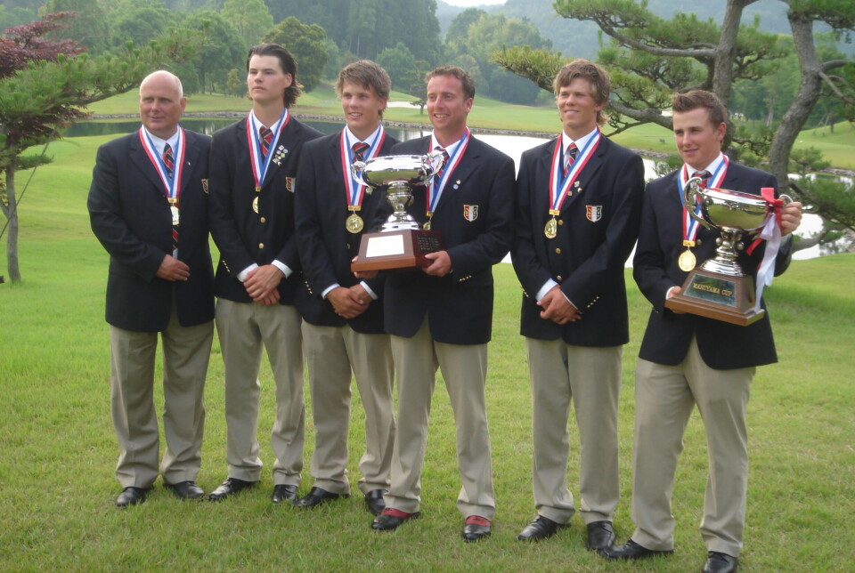Espen Kofstad (nummer to f.v.) vant junior-VM for lag i 2006 sammen med Anders Kristiansen (f.v.), Niklas Diethelm (trener), Are Friestad og Marius Thorp.