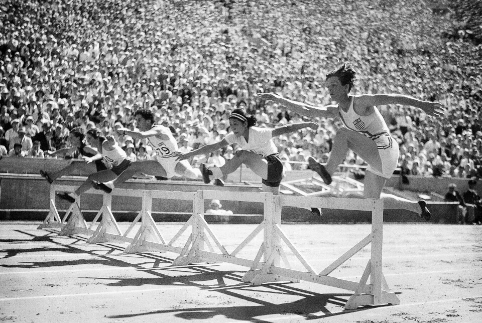 Mildred Ella Didrikson (nærmest) sprinter inn til OL-gull og ny verdensrekord på 11,7 sekunder under 80 meter hekk i Los Angeles 1932.