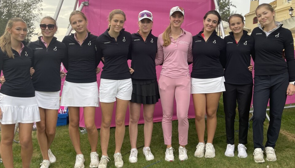 Bilde av de åtte unge jentene som reiste til Spana for å heie, fra Andrea Solbakken-Aas, Benedicte Moe-Helgesen, Eloise Falster
Miriam Myhre, Anne Witte-Skjelbred, Dorthea Forbrigd, Amalia Eggesbo, NoraSophie Johnsen og Henrikke Kristiansen.