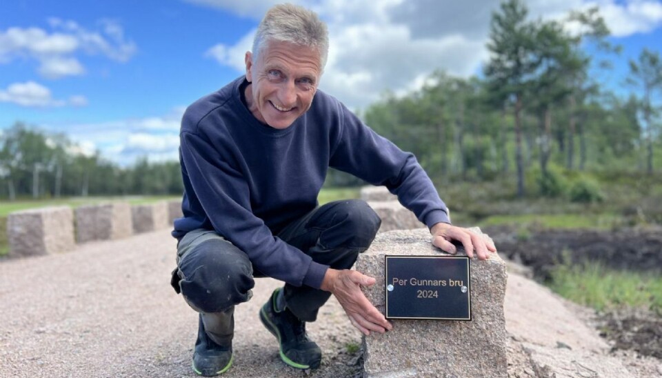 Per Gunnar Dagslet har vært greenkeeper ved Kjekstad GK og gjort en kjempejobb for golfklubben, nå har han fått brua på hull 14 oppkalt etter seg.