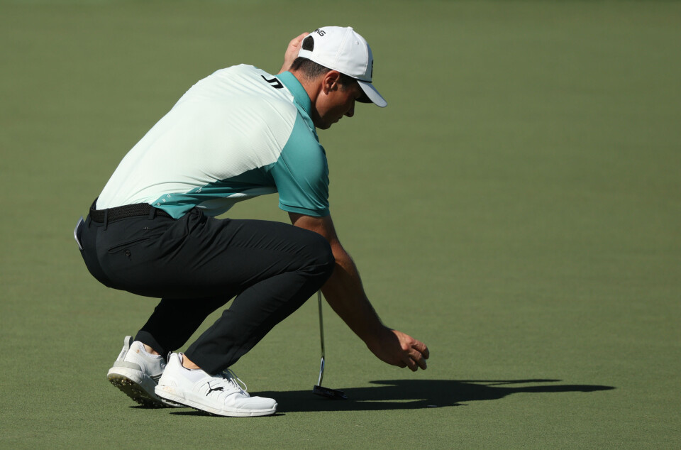 Hovland gjør seg klar til å putte på den femte greenen i Kapalua.