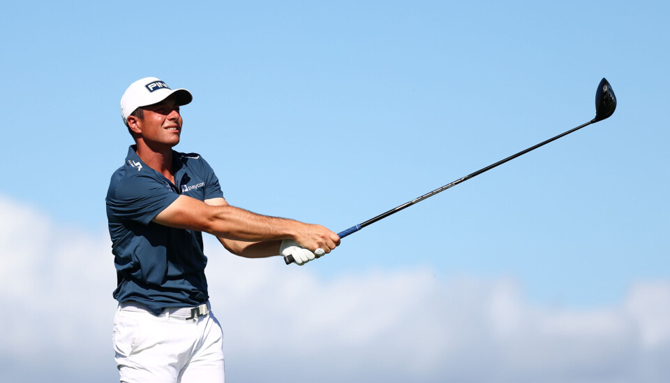 Viktor Hovland slår ut på 13. tee i Kapalua natt til lørdag norsk tid.
