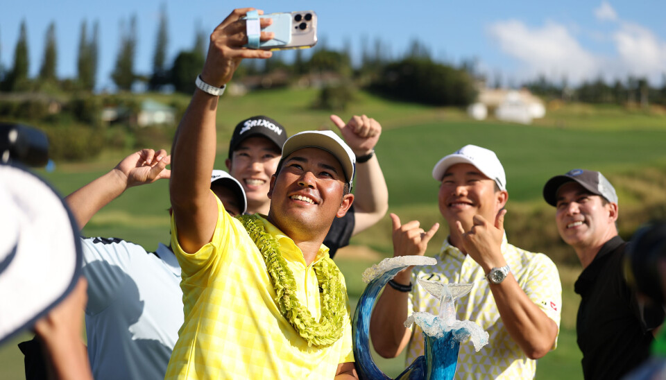 Hideki Matsuyama fortjente en selfie med venner etter ukas jobb på Hawaii.