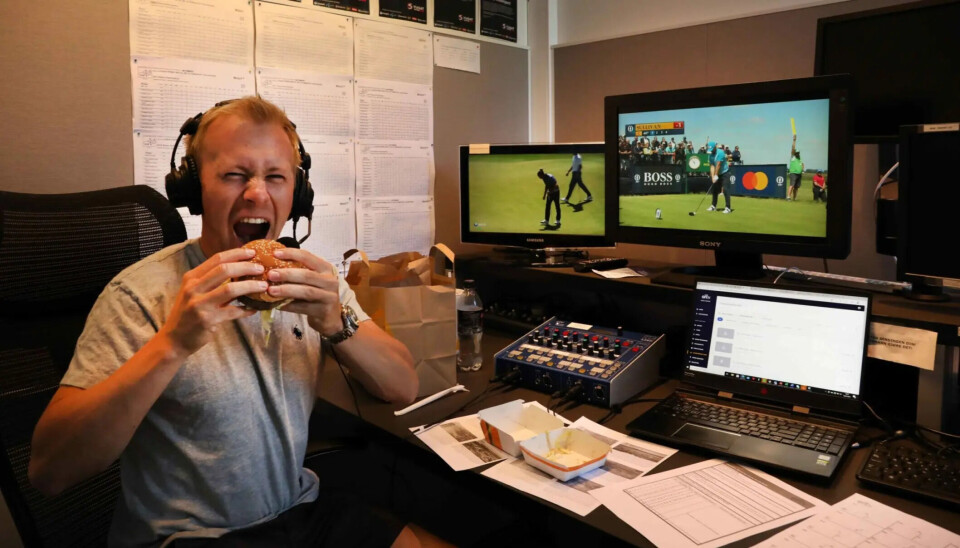 Joakim Mikkelsen er klar for mange og lange timer i Viaplay-studioet i 2025. Joakim Mikkelsen