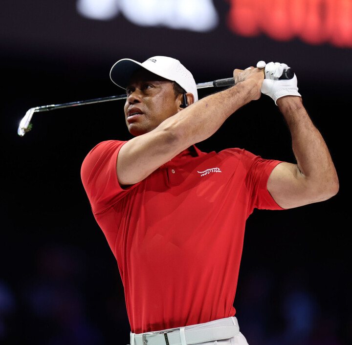 Tiger Woods i aksjon under nattens match i TGL.