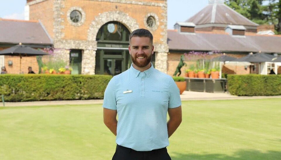 Isaac Rowlands (25) tar utfordringen med å forsøke og sette Guinness verdensrekord for lengste golfmaraton.